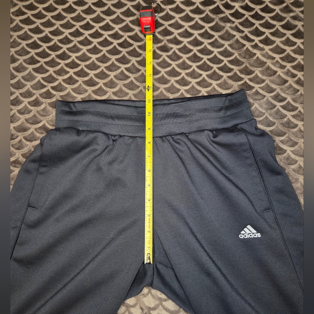 G245. Adidas Relaxed Fit Fleece Tapered-Leg Pant in Black  - Size S - Picture 5 of 6